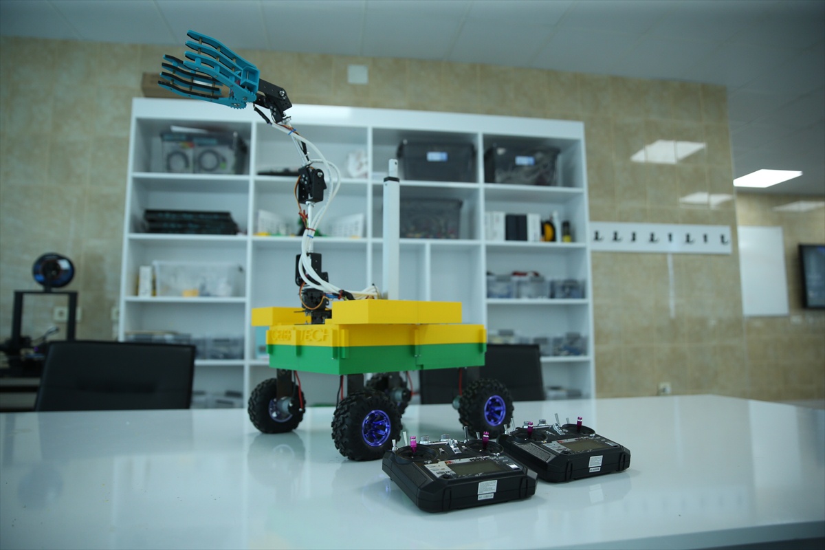 Dörtyol\'da 5 lise öğrencisi yerli robotla TEKNOFEST\'te birincilik hedefliyor