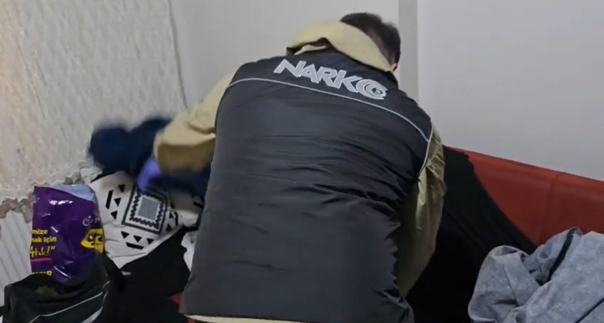 Edirne\'de narkotik ekipler 2 adrese operasyon düzenledi, 650 gram skunk ele geçirildi