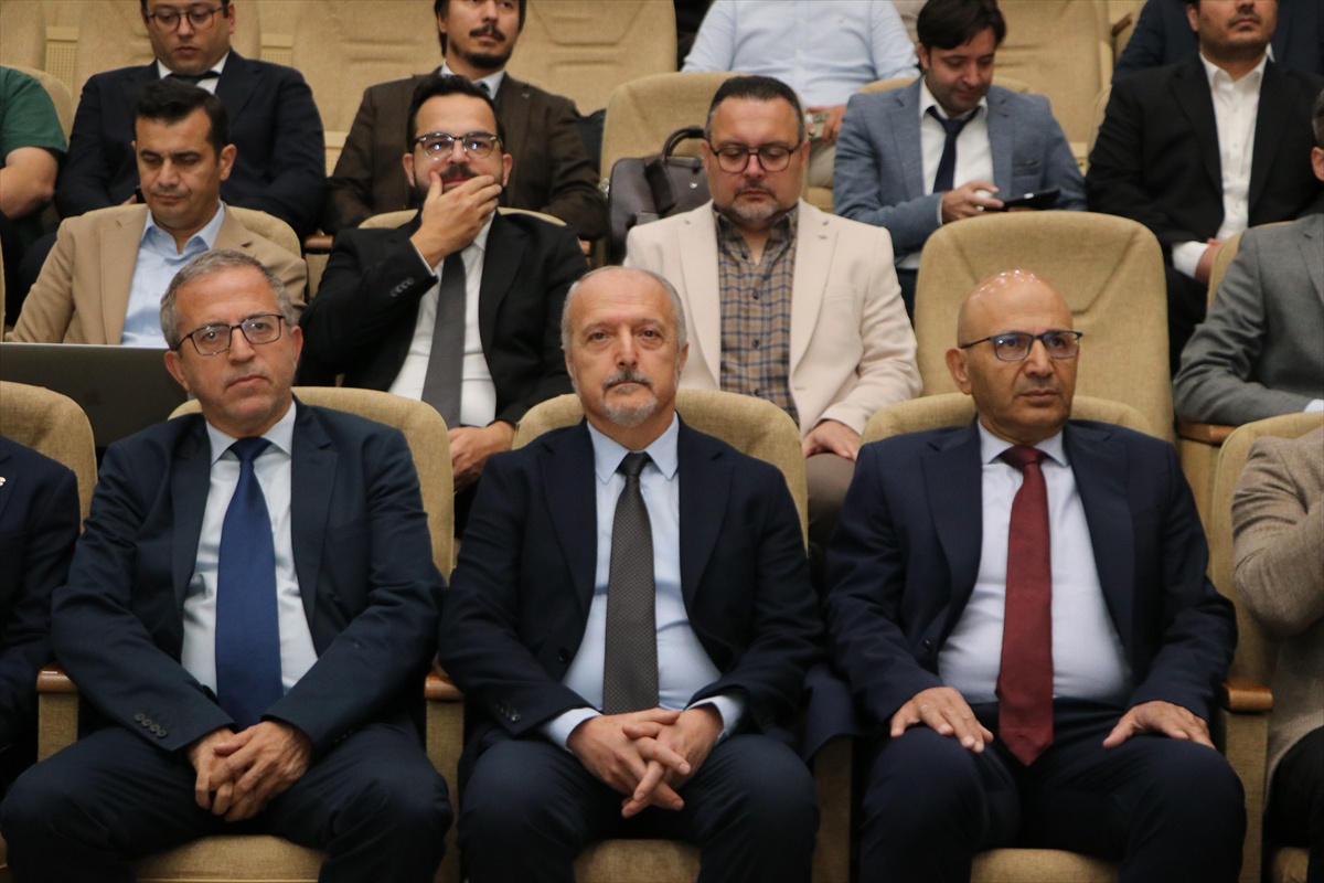 Kalp ve damar cerrahları ile kardiyologlar Erzurum Şehir Hastanesi\'nde buluştu