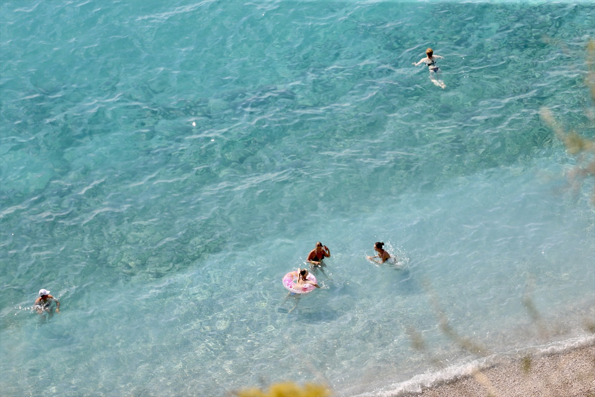 Fethiye\'de deniz suyu 28 derece ölçüldü, sahillerde yoğunluk oluştu