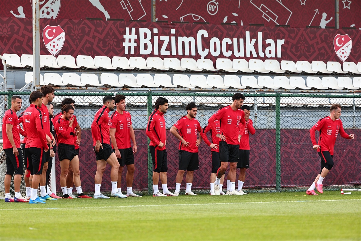 Fransa\'ya 1-0 yenilen A Milli Futbol Takımı, Bursa\'daki İtalya maçına hazırlanıyor