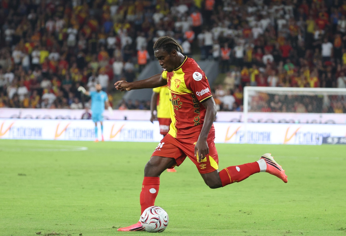 Göztepe'de Gugeshashvili kadro dışı kaldı, ara transferde ayrılık bekleniyor