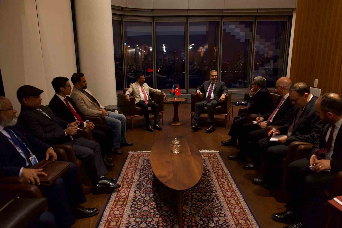 Fidan, BM 81. Genel Kurulu marjında New York\'ta Bangladeşli Bakan Kobir\'i kabul etti