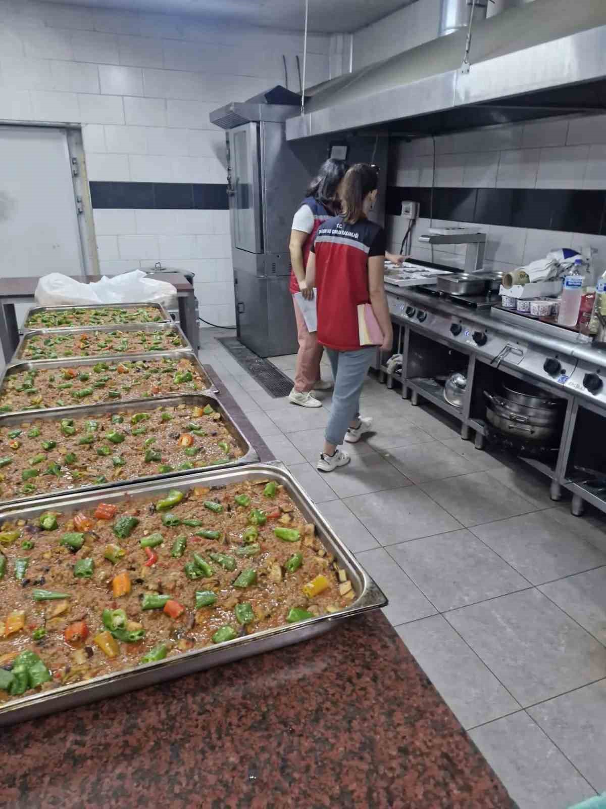Hatay\'da okul kantin ve yemekhanelerini İl Tarım ve Orman Müdürlüğü ekipleri denetliyor