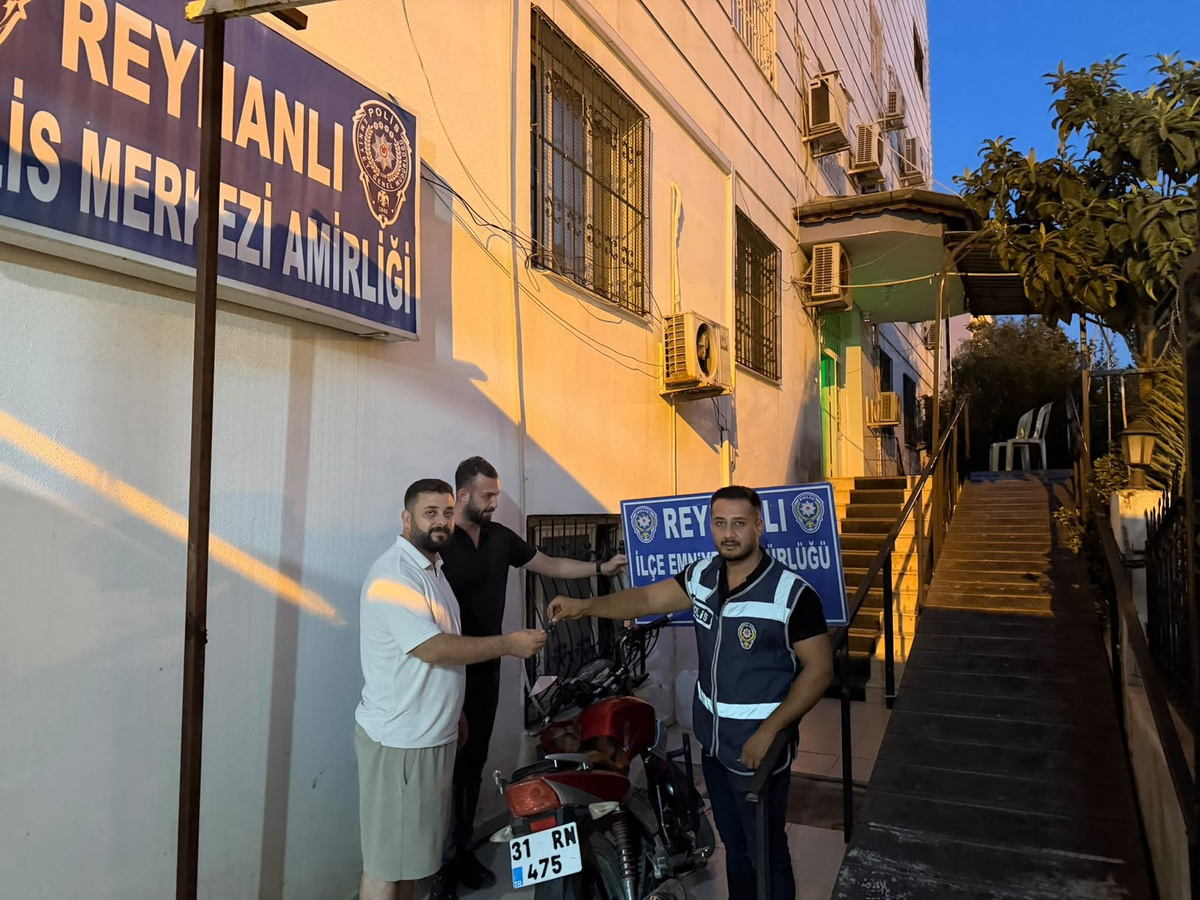 Hatay Reyhanlı\'da çalınan motosiklet sahibine teslim edildi, 2 şüpheli gözaltına alındı