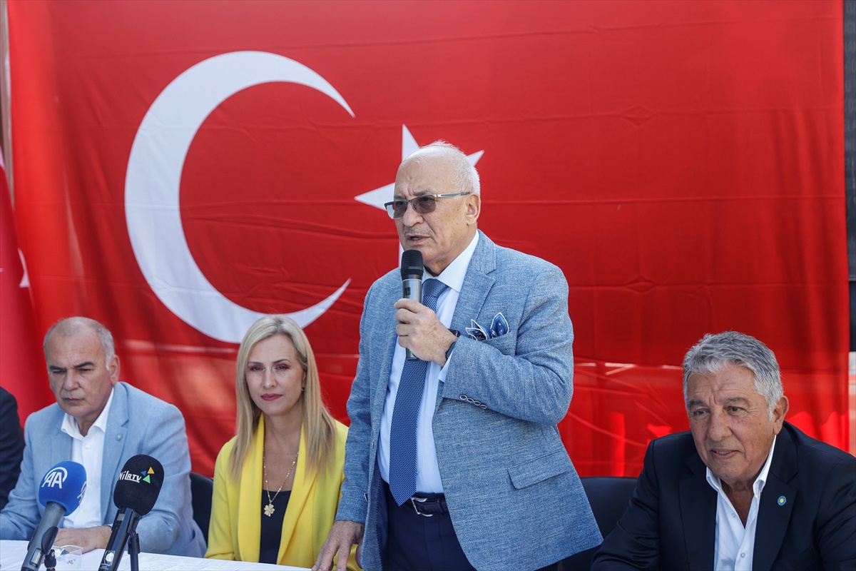İYİ Parti Genel Başkan Yardımcısı Sayan, Mersin\'de partililerle bir araya geldi