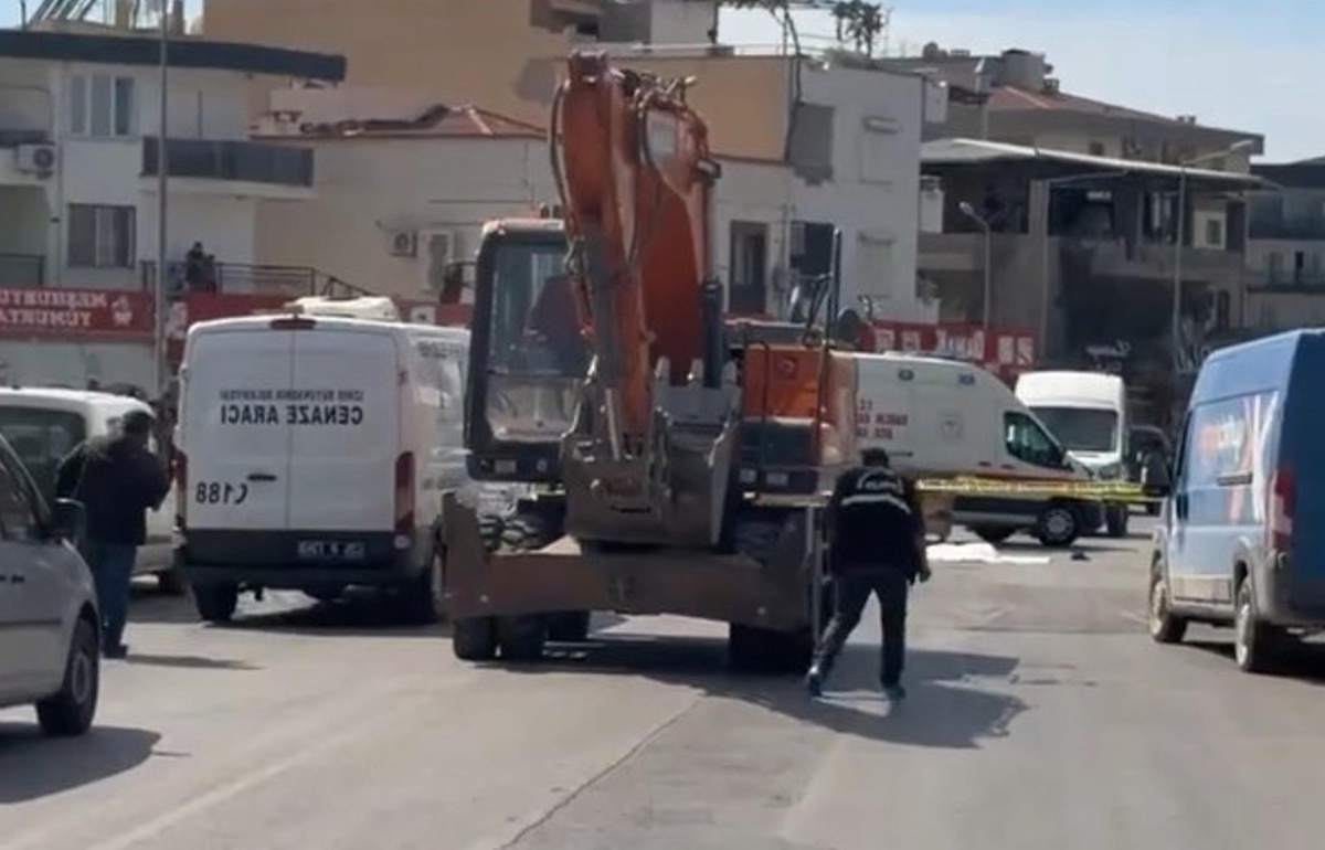 İzmir Menderes\'te iş makinesi 85 yaşındaki yayaya çarptı, yaya yaşamını yitirdi