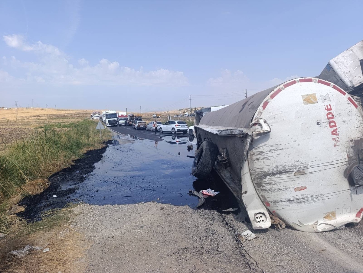Kahramanmaraş Pazarcık\'ta iki çekicinin çarpıştığı kazada 2 kişi yaralandı