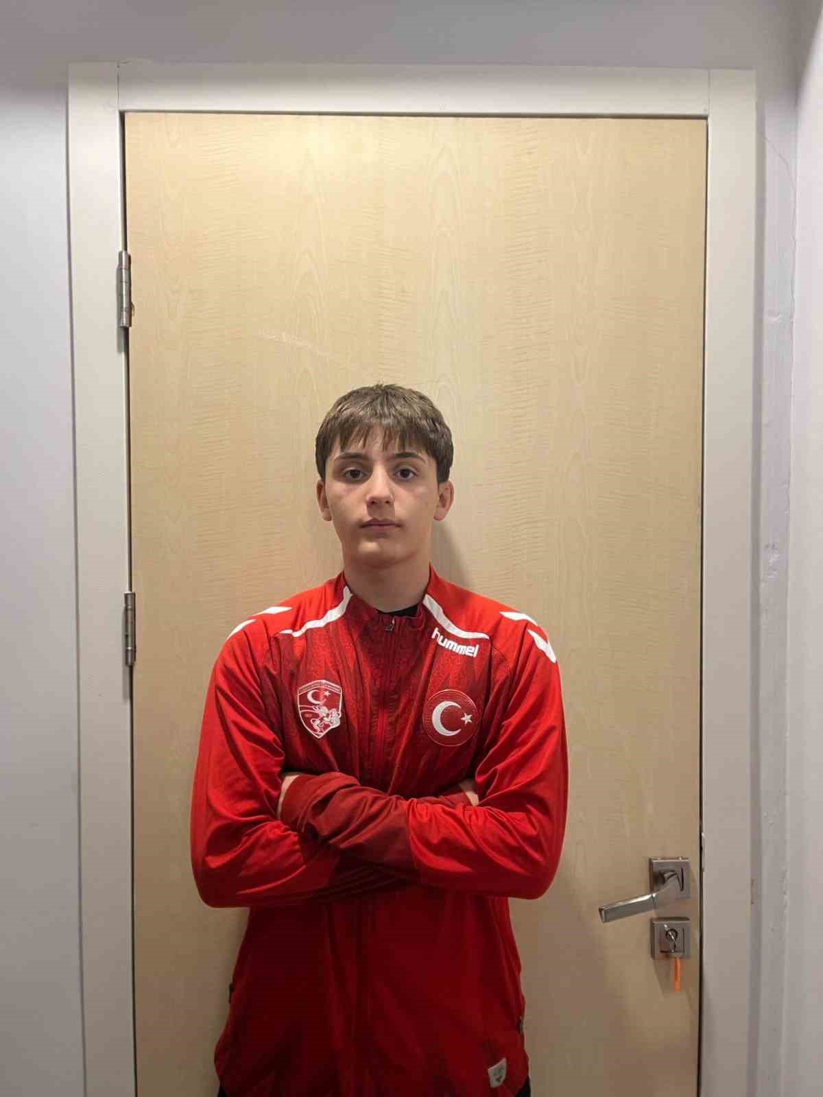 Kayseri SEM\'den 3 güreşçi U-15 Balkan Şampiyonası\'nda Türkiye\'yi temsil edecek