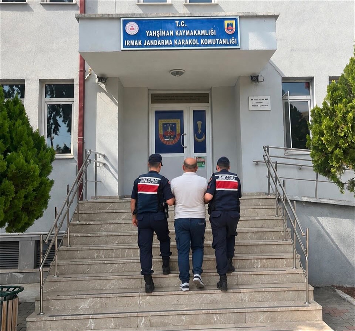 Kırıkkale\'de jandarma, 3 yıl 1 ay 15 gün hapis cezalı firari hükümlüyü yakaladı