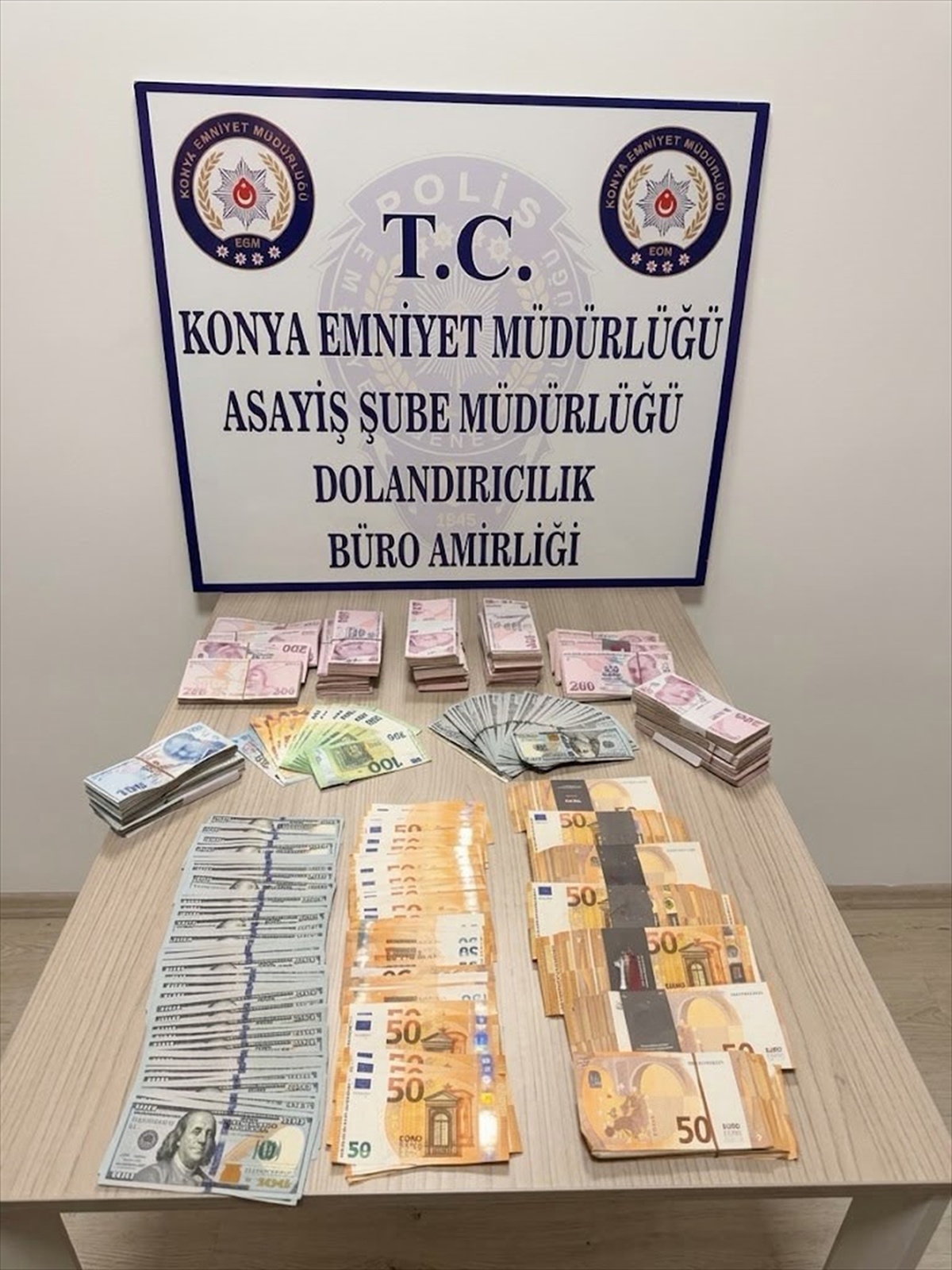 Konya\'da kendini polis ve savcı diye tanıtan 2 şüpheli yakalanıp tutuklandı