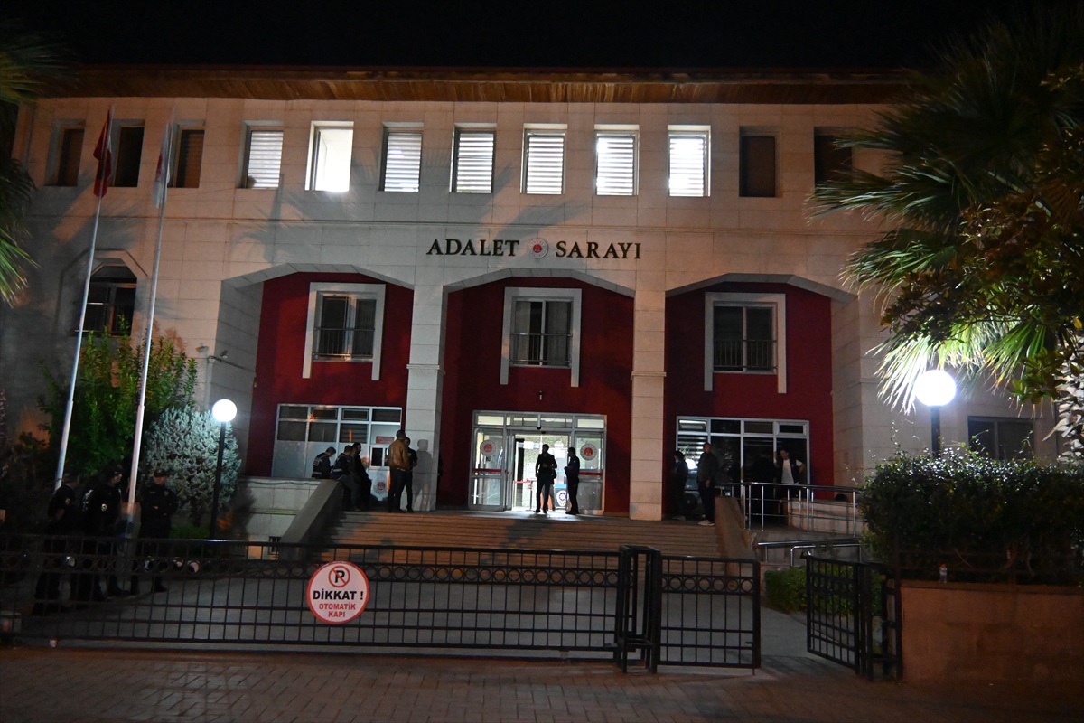 Turgutlu\'daki saldırıda 7 şüpheli tutuklandı, yaralı 11 öğrenciden 8\'i taburcu edildi