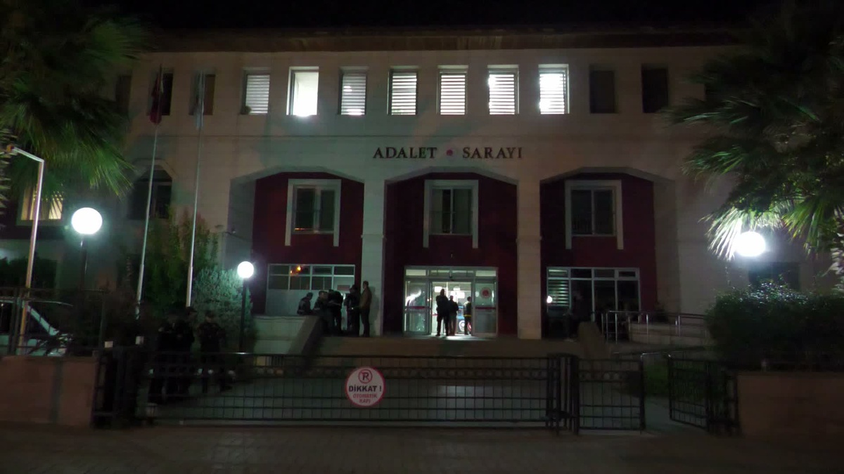 Manisa Turgutlu\'da okul önünde 11 öğrenci yaralandı, saldırıda 7 şüpheli tutuklandı