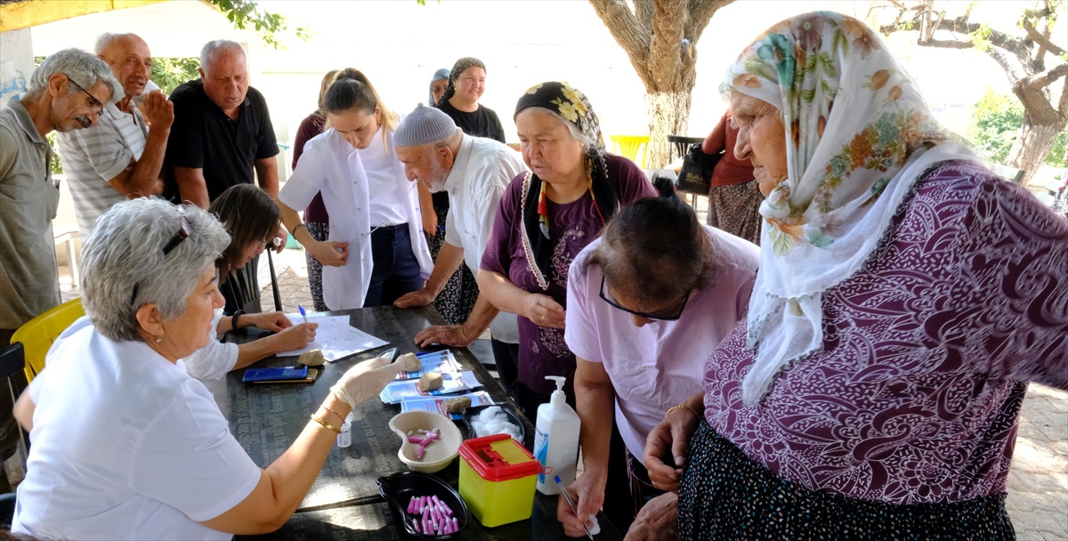 Mersin Toroslar\'da sağlık personeli aşırı şekerin obezite ve diyabet riskini anlattı