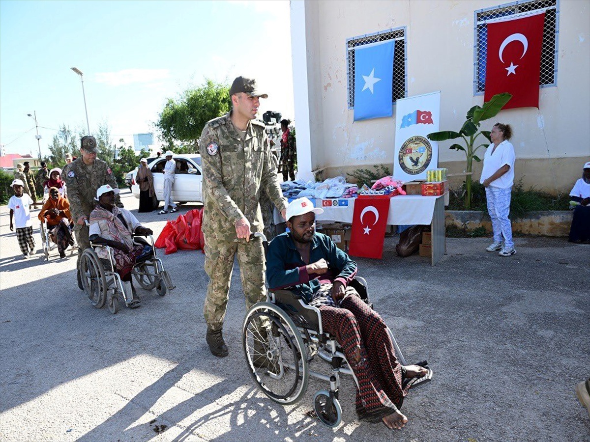 MSB, Somali\'de gazi ve ailelerine 40 tekerlekli sandalye dağıtıldığını açıkladı
