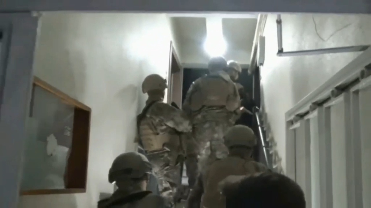Sakarya\'da DEAŞ operasyonunda 4 şüpheli gözaltına alındı, 3\'ü tutuklandı