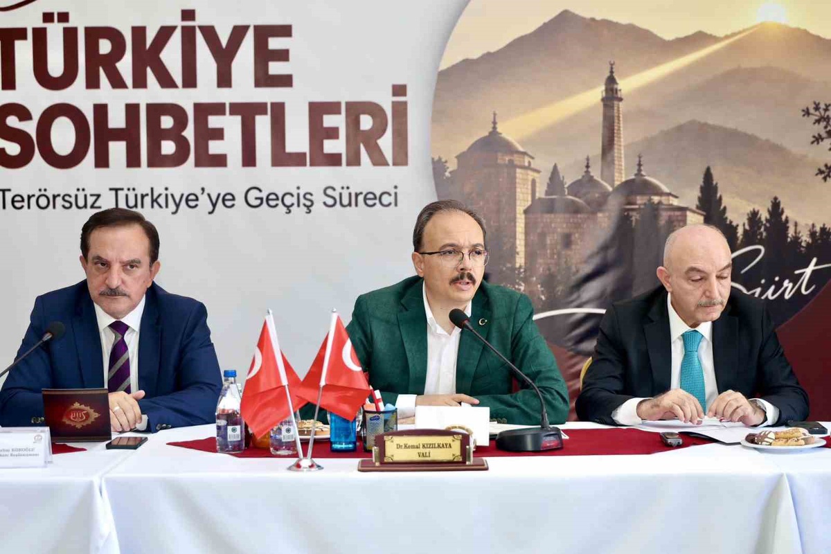 Siirt\'te düzenlenen panelde terörsüz Türkiye ve toplumsal dayanışma ele alındı