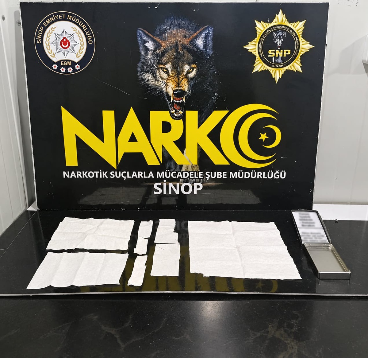 Narkotik ekipleri Sinop\'ta 3 bin 877 kullanımlık madde ele geçirdi, 2 şüpheli tutuklandı