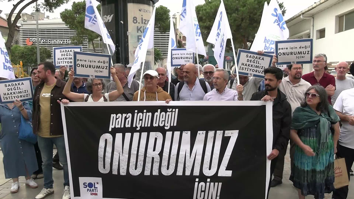 SOL Parti İzmir, AYM önünde yaşamına son veren emekli polis için açıklama yaptı