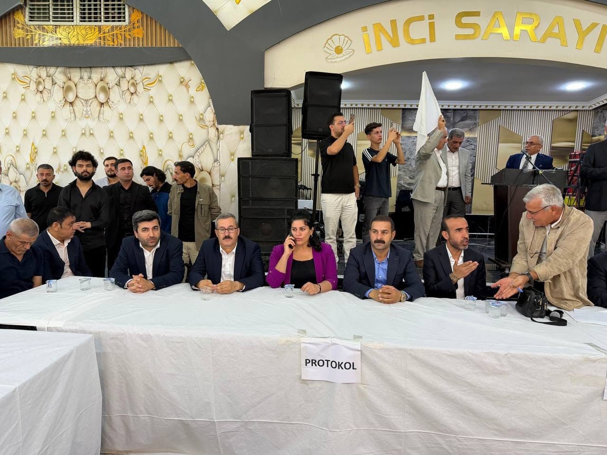 Şanlıurfa Suruç\'ta 1 ölümlü, 1 yaralı kan davası 2 bin 500 kişilik törenle sona erdi