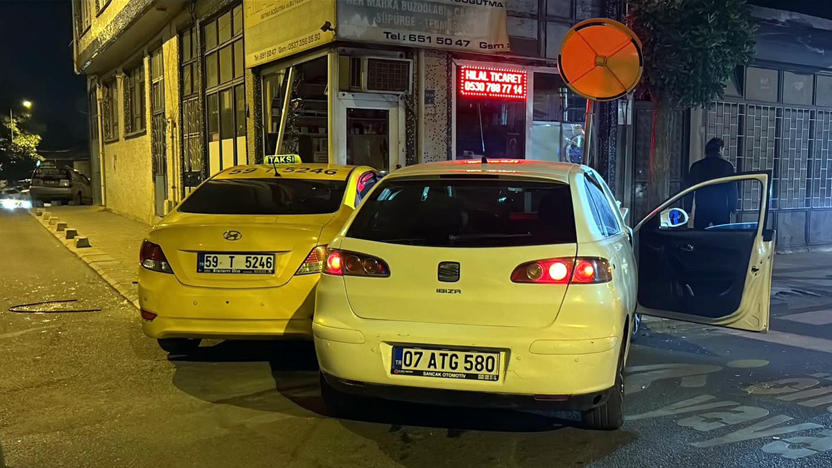 Çarpışan otomobil ve taksi işyerine savruldu, alkollü sürücüye 25 bin TL ceza kesildi