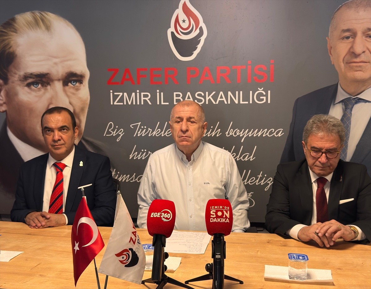 Özdağ İzmir\'de Netanyahu\'yu sandığa gömmeye ve Atatürk\'le birleşmeye çağırdı