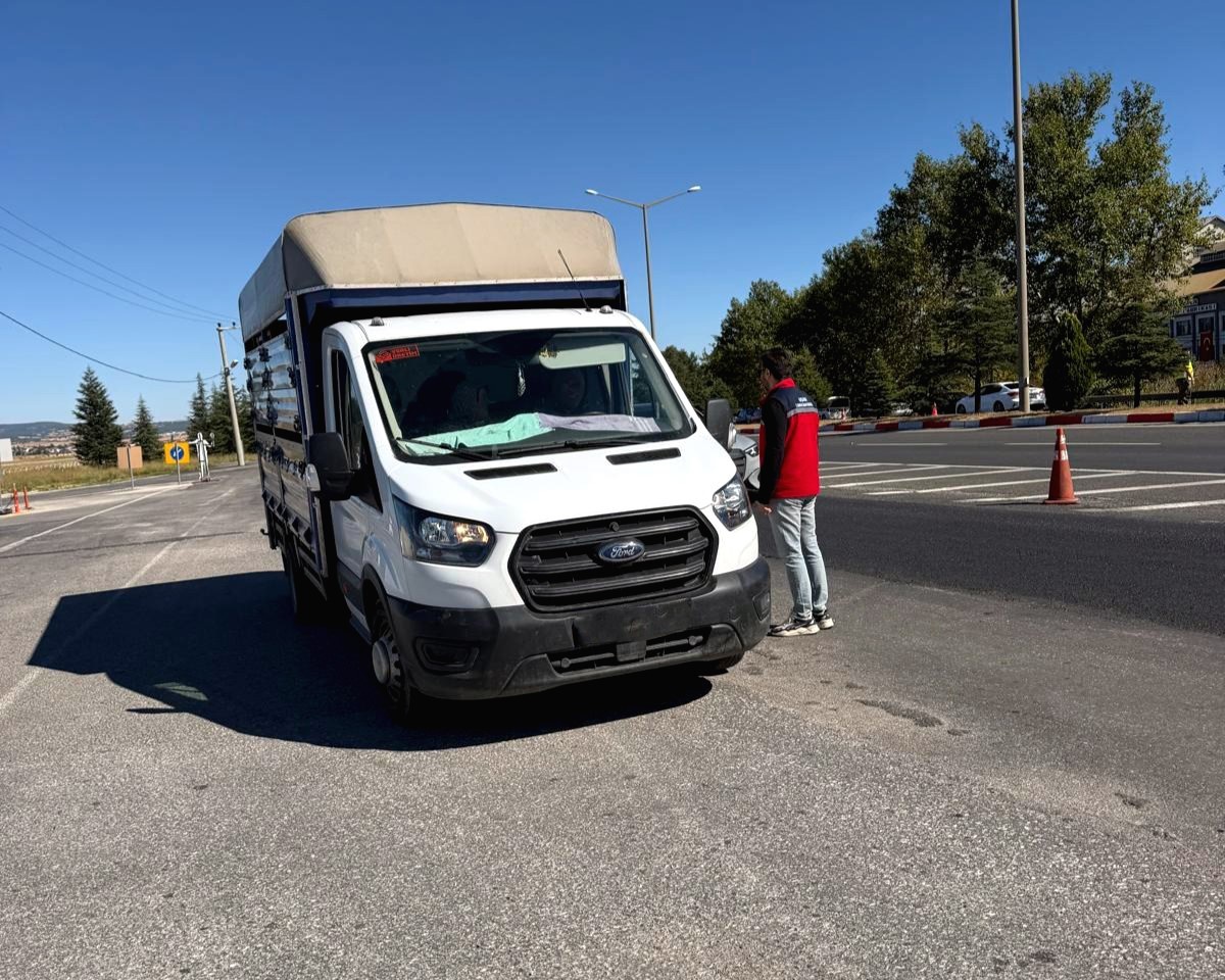Uşak\'ta hayvan hastalıklarına karşı tarım ve jandarma ekipleri yol denetimi yapıyor