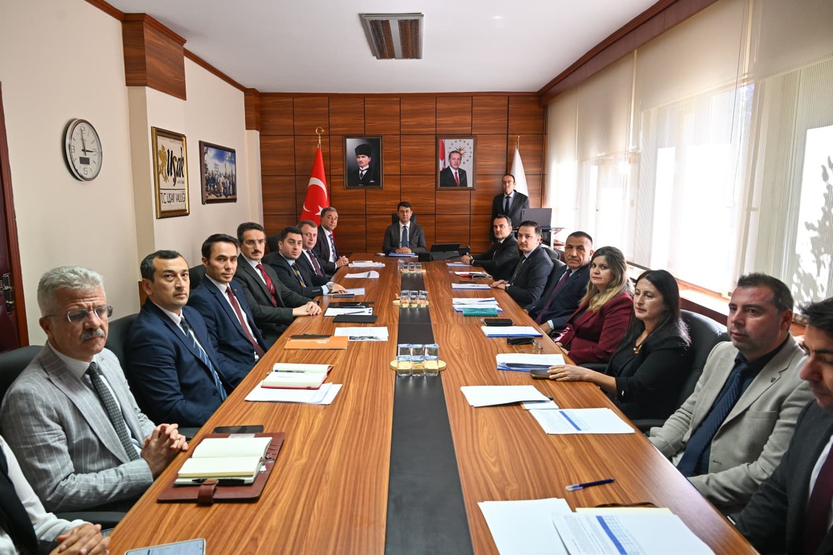 Uşak\'ta SYDV performans karneleri Vali Kartal başkanlığındaki toplantıda incelendi