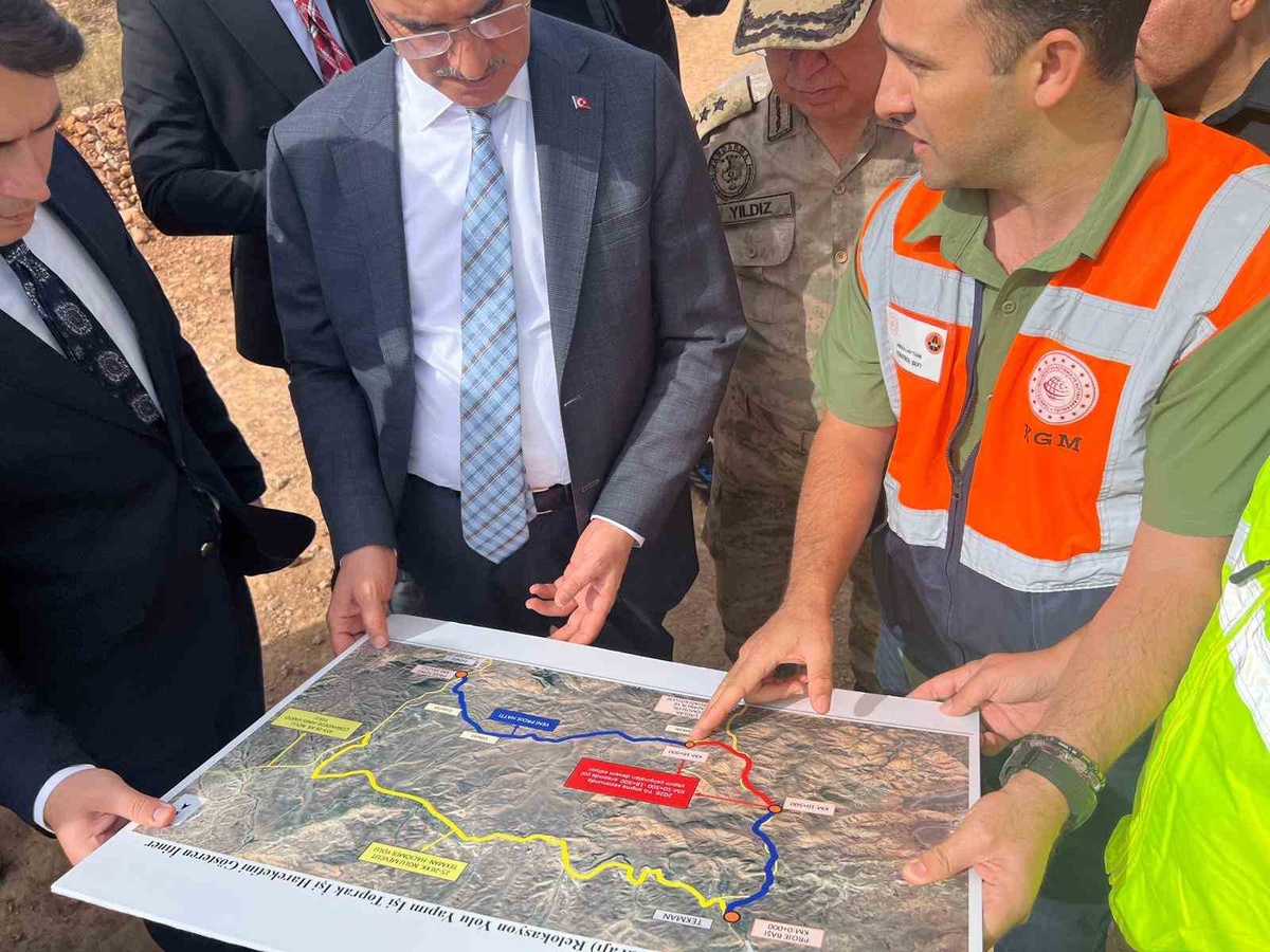Vali Aydın Baruş’tan Tekman’a çıkarma: Yatırımları inceledi, vatandaşla buluştu