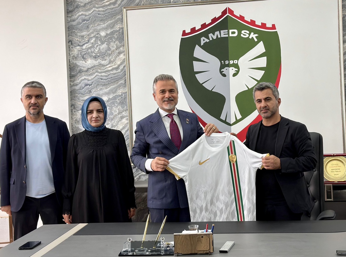 Yeniden Refah Partisi Genel Başkan Yrd. Kılıç, Amedspor Başkanı Eren\'i ziyaret etti.