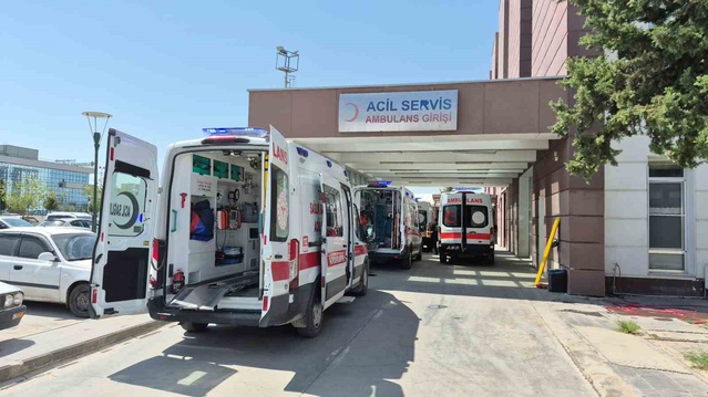 Adıyaman Besni'de ev çatısında çalışan kişi 3 metre yükseklikten düşerek ağır yaralandı