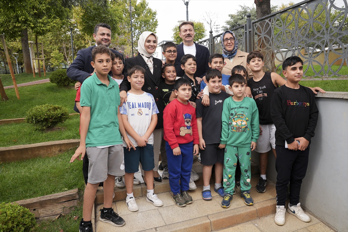 Aile ve Sosyal Hizmetler Bakanı Göktaş Bahçelievler\'de vatandaş ve esnafla buluştu