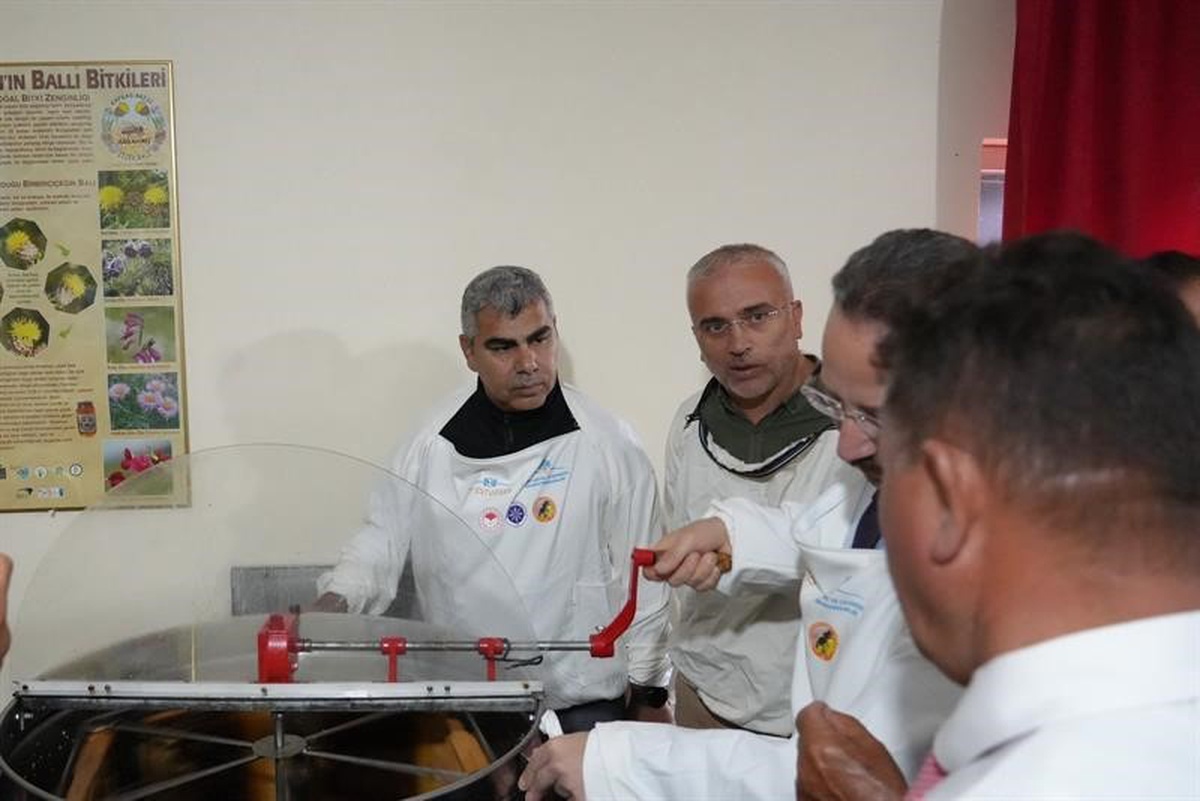 Ardahan\'da tarım ekipleri üreticilerle buluştu, arıcılık, hayvancılık ve ÇKS anlatıldı