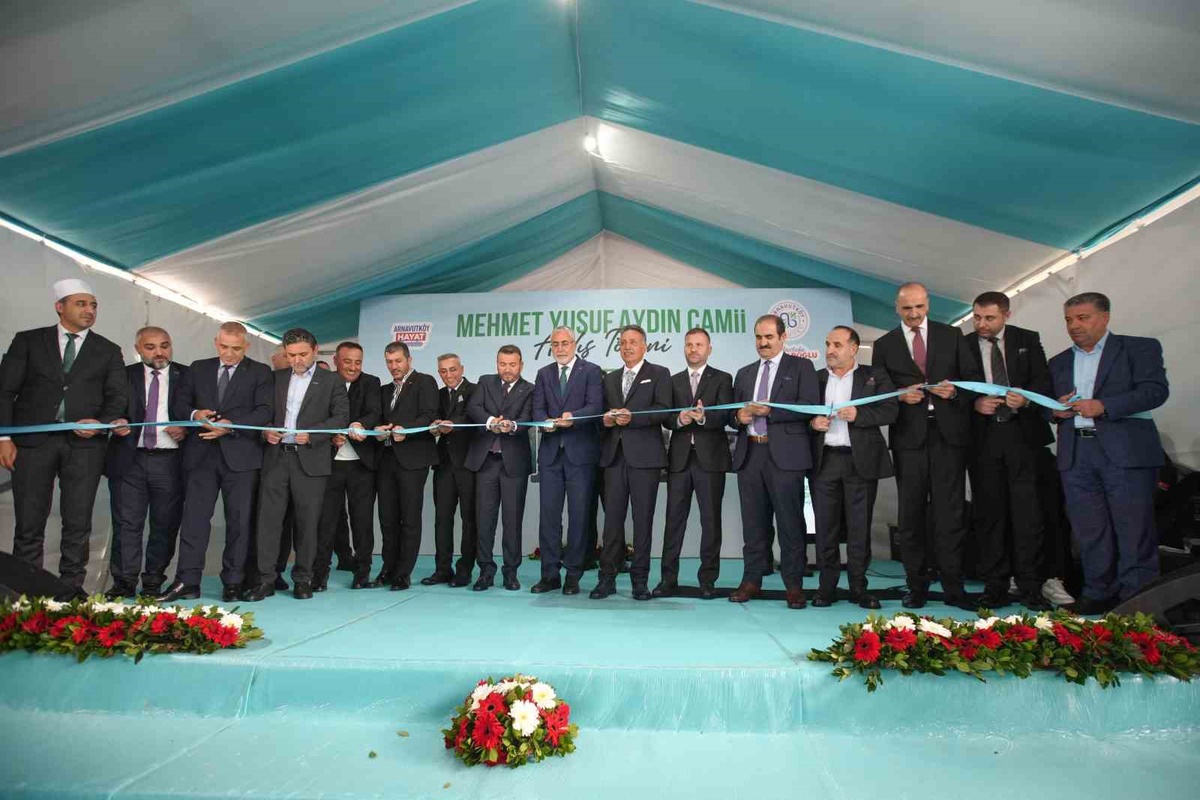 Arnavutköy\'de 1.300 kişilik Mehmet Yusuf Aydın Camii ibadete açıldı