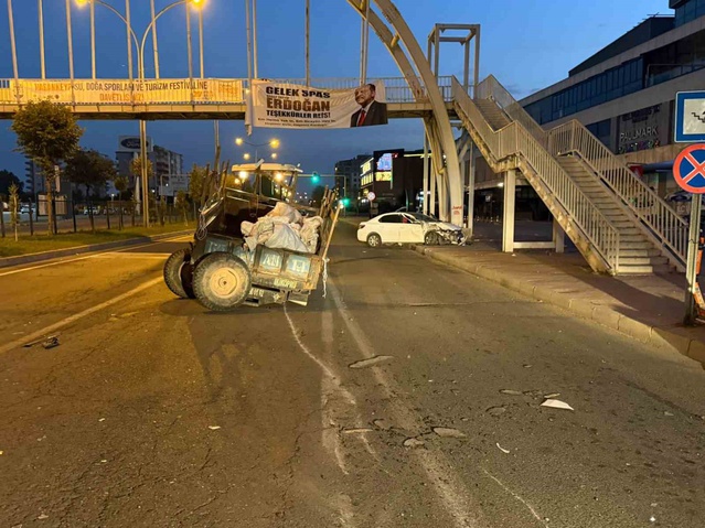 Batman'da traktör ile otomobil çarpıştı; yaralanan 2 kişi hastaneye kaldırıldı