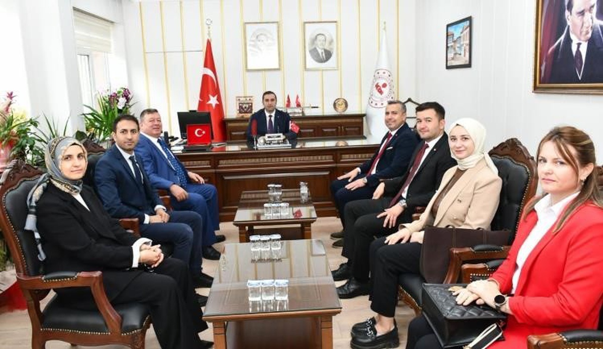 Bilecik Osmaneli\'de Kaymakam Yılmaz, eğitim camiasıyla buluşup başarı diledi