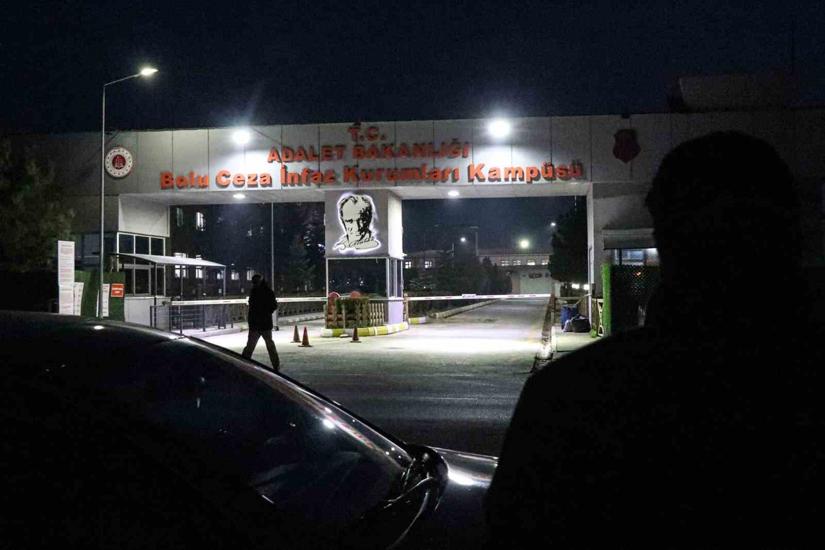 Bolu T Tipi Cezaevi\'nde tutuklu mahkum, koğuş tuvaletinde asılı halde ölü bulundu