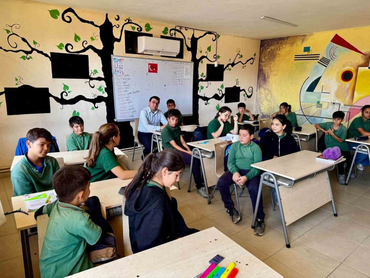 Bozdoğan Kaymakamı Sözen, Yazıkent\'teki okulu ziyaret ederek öğrencilerle buluştu