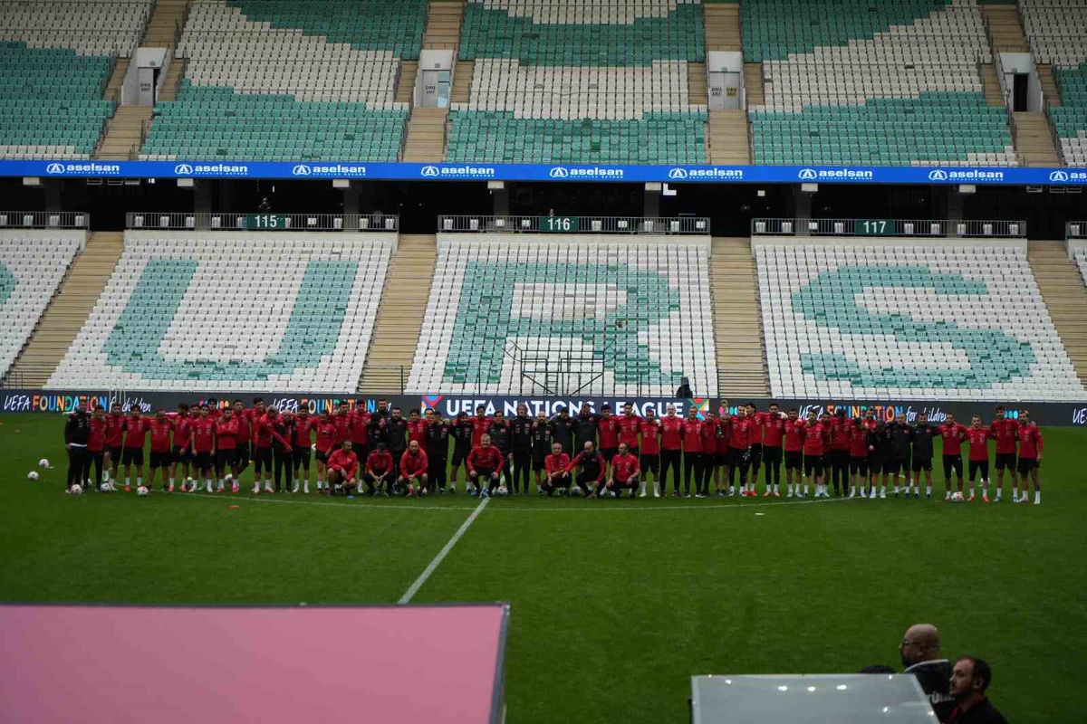 A Milli Futbol Takımı, İtalya maçı öncesi Bursa\'da son antrenmanını yaptı