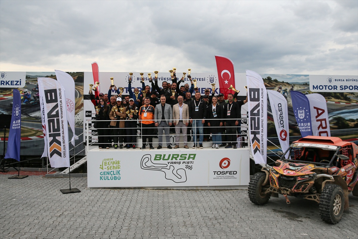 Bursa'daki Baja Arca'da 36 sporcu mücadele etti, dereceye girenlere kupaları verildi