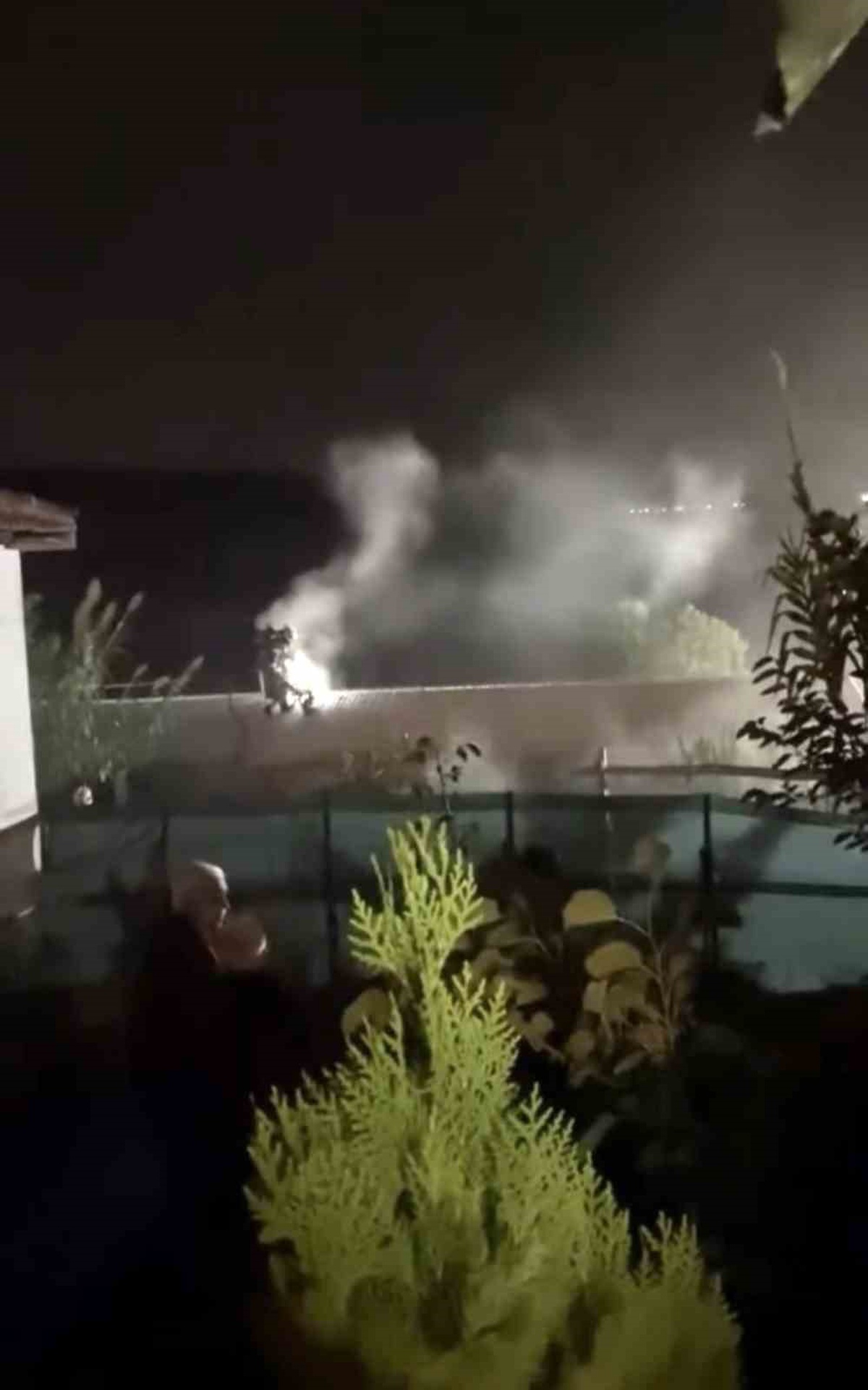 Bursa Karacabey Gönü Mahallesi\'nde eski damdaki yangın itfaiye ekiplerince söndürüldü