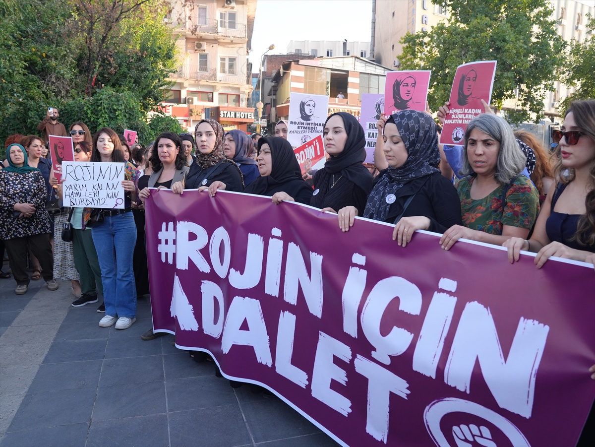 Diyarbakır\'da Rojin Kabaiş için yürüyüşte iki dosyanın aydınlatılması istendi