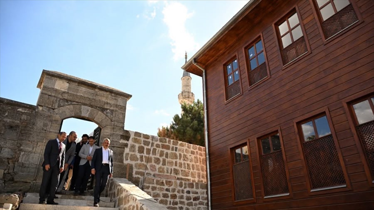 Edirne\'deki Muradiye Mevlevihanesi\'nde sona gelen ihya çalışmalarını Vali Sezer inceledi.