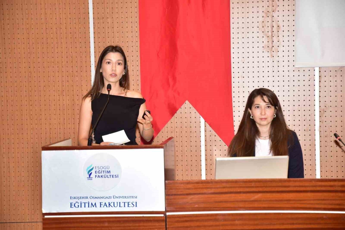 Eskişehir Osmangazi Üniversitesi\'nde kadına yönelik şiddetle mücadele eğitimi verildi