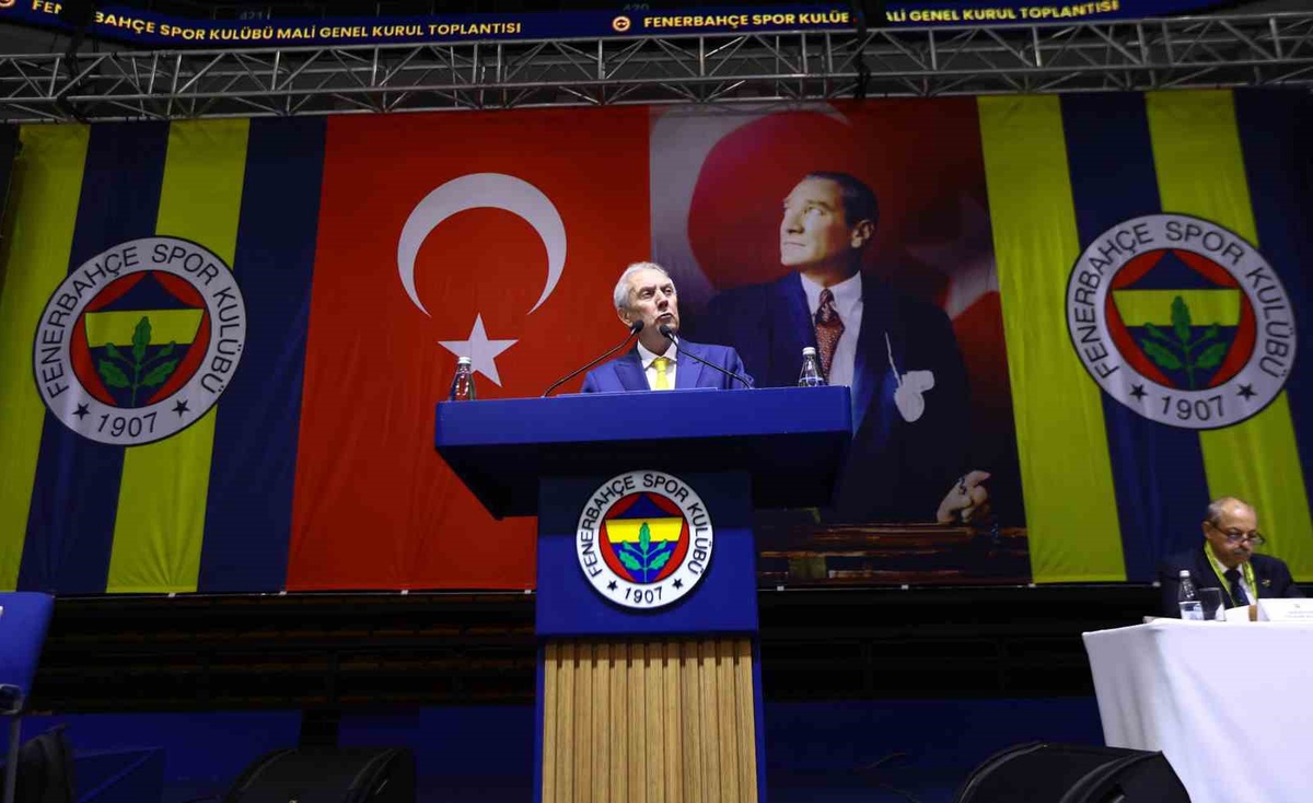 Fenerbahçe Başkanı Aziz Yıldırım, eski yönetimi ibra etmeyeceğini açıkladı
