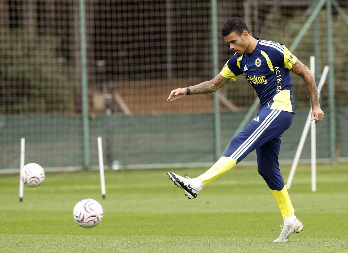 Fenerbahçe, Rizespor maçı mesaisini Can Bartu\'da milli futbolculardan yoksun sürdürdü