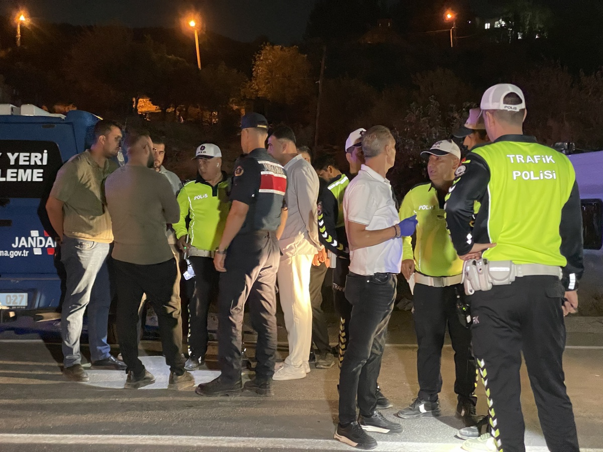 Gaziantep\'te otobüs otomobille çarpıştı, 7 kişi öldü, 16 kişi yaralandı