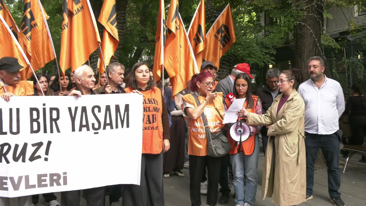 Emekli polisin intiharı sonrası Halkevleri Yüksel Caddesi\'nde \'onurlu yaşam\' istedi