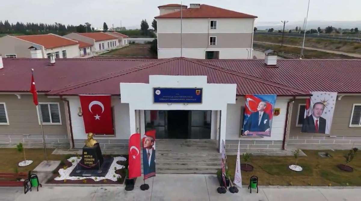 Hatay Valisi Masatlı, Demirköprü Jandarma Karakol Binası\'nda personelle buluştu