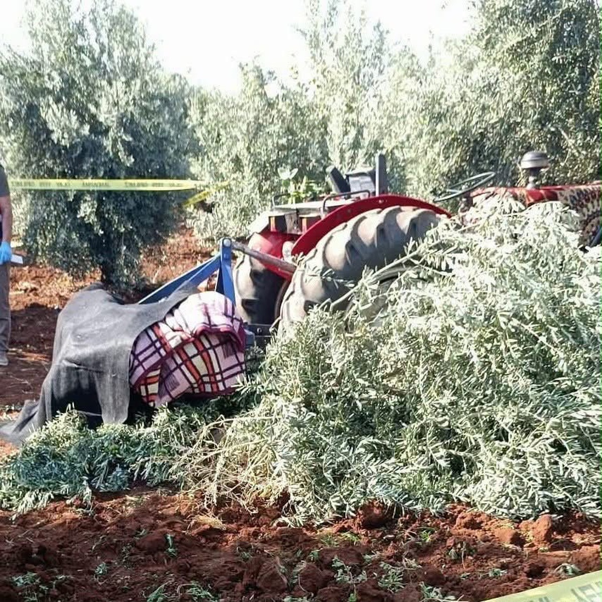 İddiaya göre Şıh Mahsur\'da traktörün arkasına düşen M.Ü. hayatını kaybetti